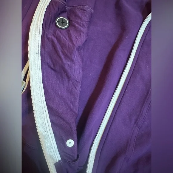 Lululemon Women’s Purple Zip-Up Jacket Size M Ptp 18 - Picture 8 of 8